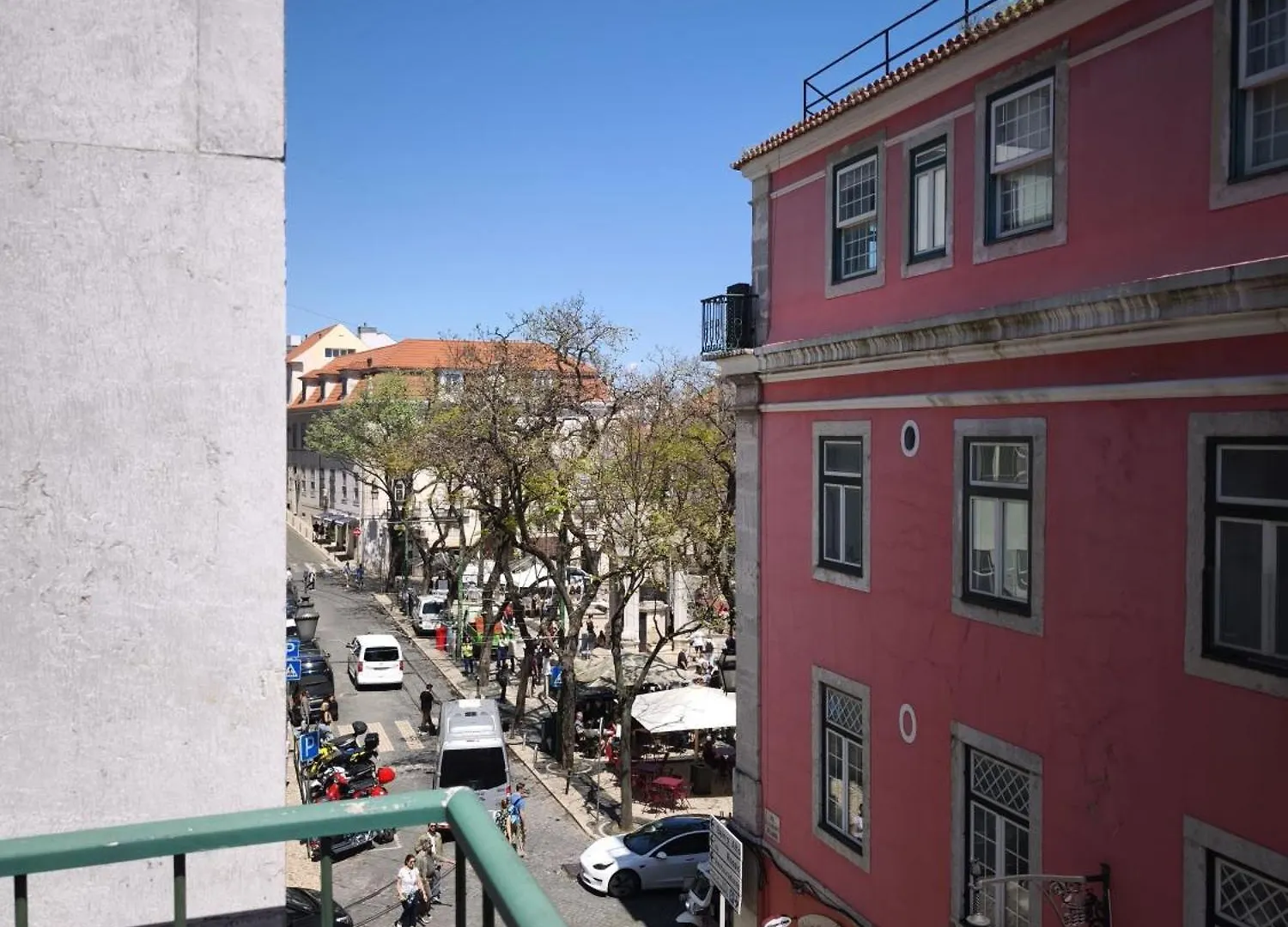 Apartment With Three Bedroom In Historic Largo Do Carmo Лиссабон